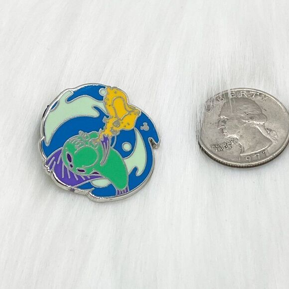 🔮‎ 5/$25 Disney Little Mermaid Undersea Band Fish Playing Saxophone Pin - Picture 2 of 2